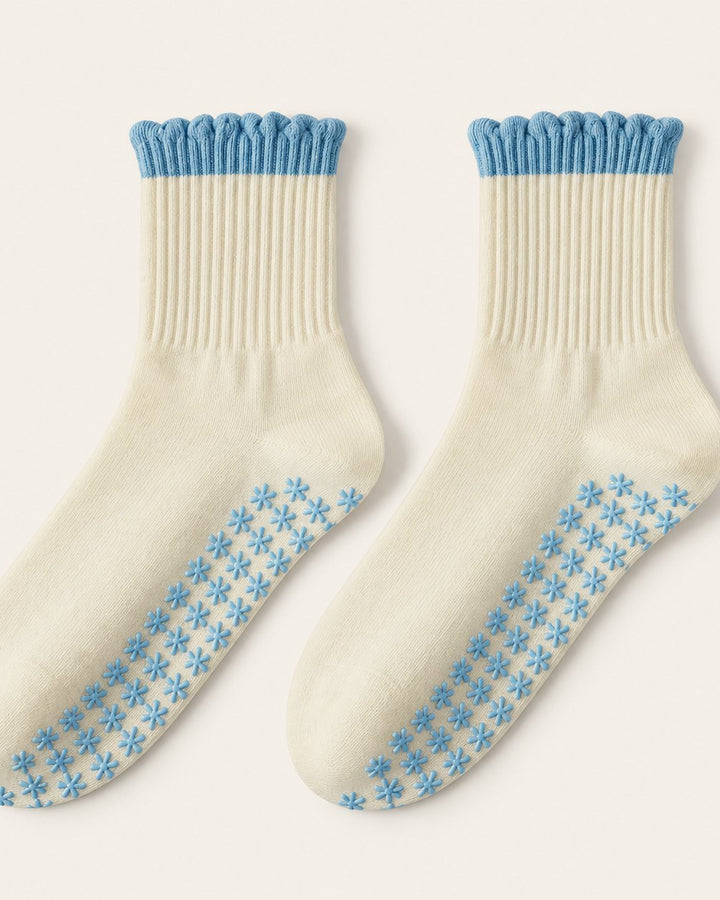 Scallop Sky Grip Socks